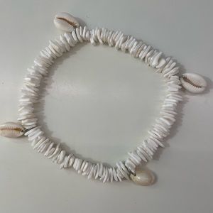 Stretchy shell choker